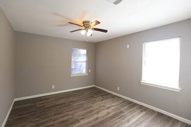 201 Mclemore Dr, Alvin, TX 77511 - photo 7