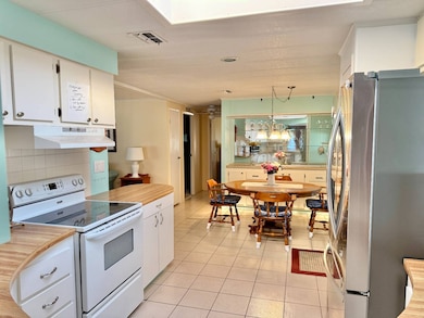 2860 Bay Aristocrat Dr, Sarasota, FL 34234 - photo 6