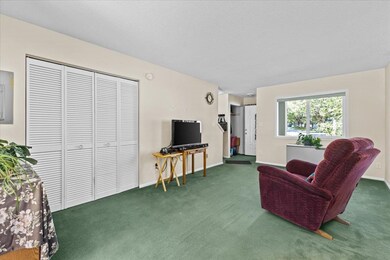 T8 Grandview Dr, South Burlington, VT 05403 - photo 7