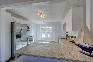 1137 Lakeview Ave Richlands NC-large-012