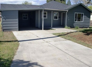 447 N 5th St, Central Point, OR 97502 - photo 3