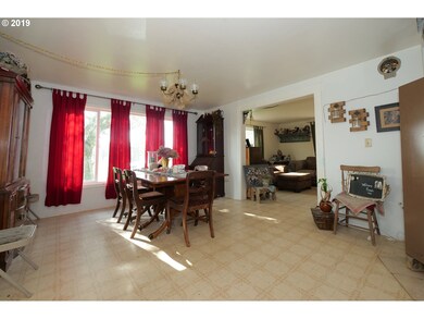 94425 Lovelake Rd, Junctioncity, OR 97448 - photo 7