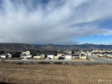 330 N Newark Ave, East Wenatchee, WA 98802 - photo 7