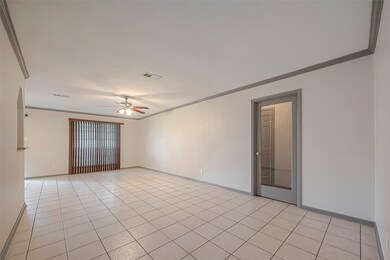 8910 Lazy River Ln, Houston, TX 77088 - photo 5