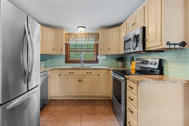 23 Meredith Road - Kitchen -12