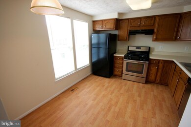 13910 Winding Ridge Ln, Centreville, VA 20121 - photo 4