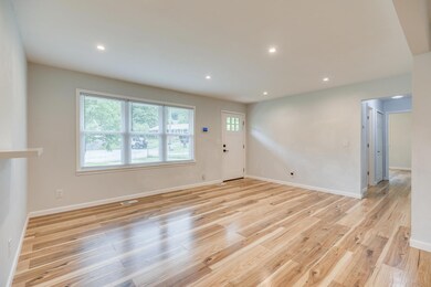 1402 Rocky Ln, Johnson City, TN 37601 - photo 4