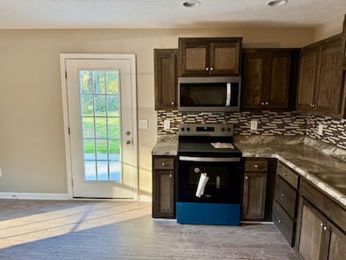 404 Spruce Aly, Tullahoma, TN 37388 - photo 5