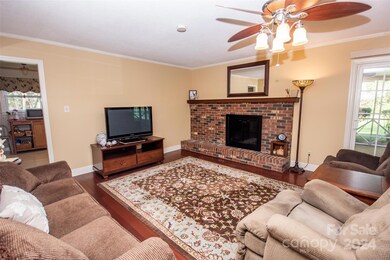 1029 Valley St, Statesville, NC 28677 - photo 6