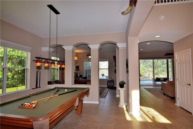 Extra attention to detail with crown molding aroun