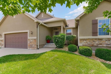 304 Alexander Creek Ct, Raymore, MO 64083 - photo 2