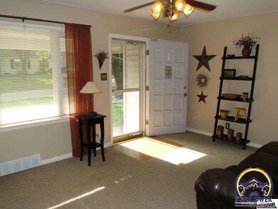 1213 SW Watson Ave, Topeka, KS 66604 - photo 3
