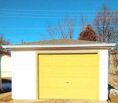 106 Pueblo Rd, Carpentersville, IL 60110 - photo 2