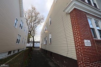 443 Norwood St unit 4, East Orange, NJ 07018 - photo 3