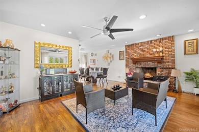 94 Phipps Ln, Plainview, NY 11803 - photo 7