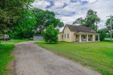 597 Davis Bend Rd, Alvin, TX 77511 - photo 2