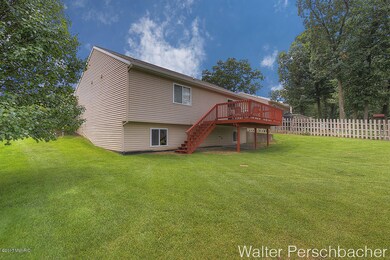 2512 Lawncrest Dr NE, Grand Rapids, MI 49505 - photo 6