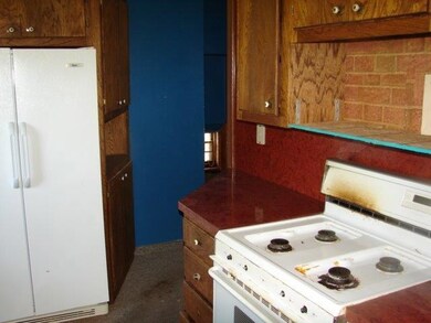 1036 S Harrison St, Hugoton, KS 67951 - photo 5