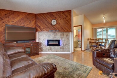 Main Living-Fireplace