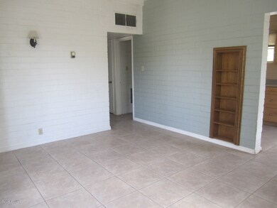 1440 Copper living room