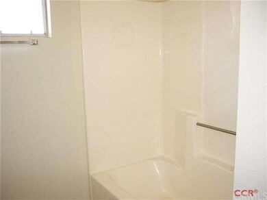 Guest bath tub/shower