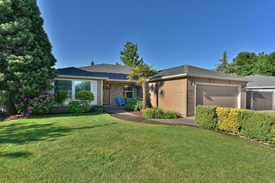 972 Westrop Dr, Central Point, OR 97502 - photo 2