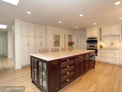 10641 Rock Run Dr, Potomac, MD 20854 - photo 5