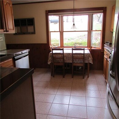Bay window in kitchen with remote control Hunter D