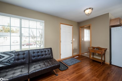 310 Oak Park Cir, Marion, IA 52302 - photo 4