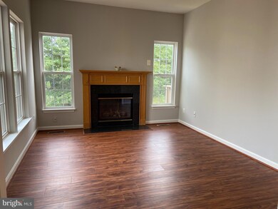 2537 Banshire Dr, Herndon, VA 20171 - photo 6