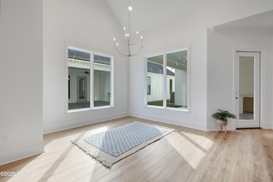 111 Shadows Bend-7