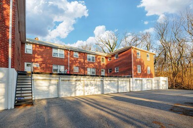 5-web-or-mls-2611 Charing Road 005