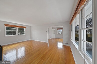 5863 Glen Forest Dr, Falls Church, VA 22041 - photo 5