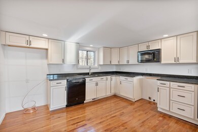 81 Willowbrook Ave, Stratham, NH 03885 - photo 5