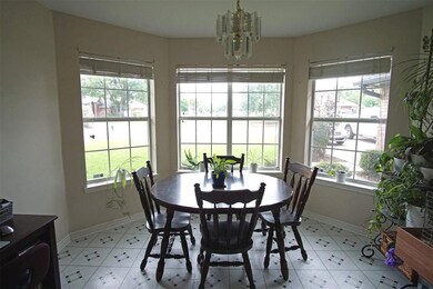 1714 Windsor Dr, Gainesville, TX 76240 - photo 6