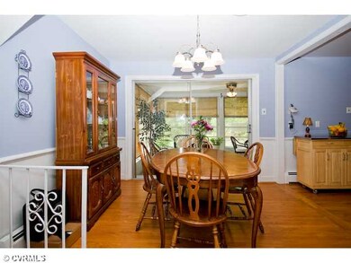 Breakfast Nook - EAT IN KITCHEN AREA THAT FLOWS PE