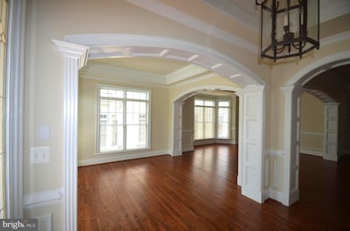 2158 Royal Lodge Dr, Falls Church, VA 22043 - photo 4