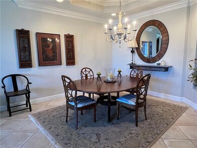 Dining room with plenty of space for entertaining 