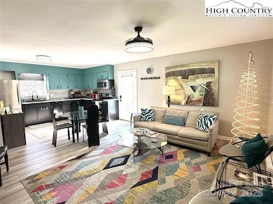 411 Poplar Ave, West Jefferson, NC 28694 - photo 5