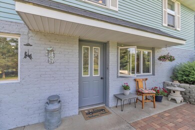 04-25981-Hiawatha-Dr-WindowStill-Real-Es