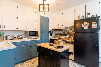 527 S 11th St, Clinton, OK 73601 - photo 6