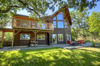 8306 Carolina Dr, Central Point, OR 97502 - photo 2