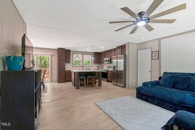 Zachary Ln - Living Rm & Kitchen