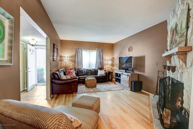 005_Family Room