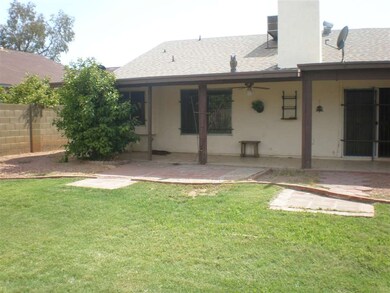 Huge Covered Patio & Back Yard