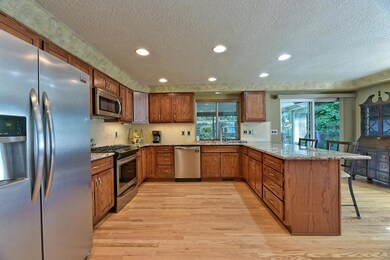 2542 Ashwood Ct, Medford, OR 97504 - photo 2