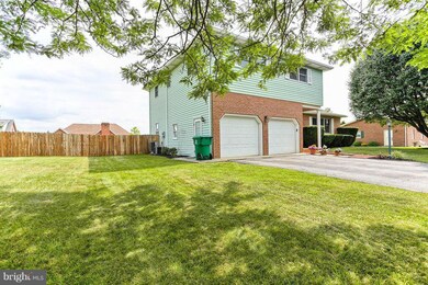 513 Colonial Dr, Greencastle, PA 17225 - photo 2