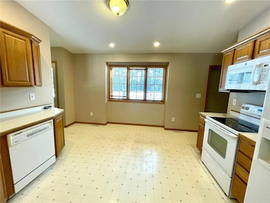 913 Elm Ave W, Menomonie, WI 54751 - photo 6