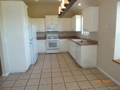 1312 W 117th St S, Jenks, OK 74037 - photo 3