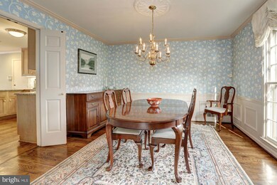 1318 Round Oak Ct, McLean, VA 22101 - photo 4